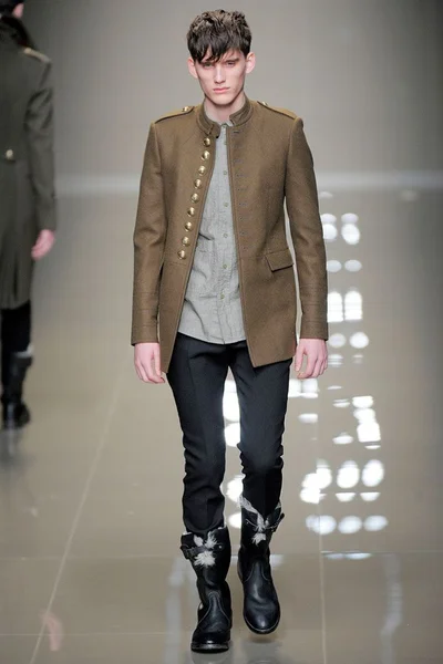 Look 3